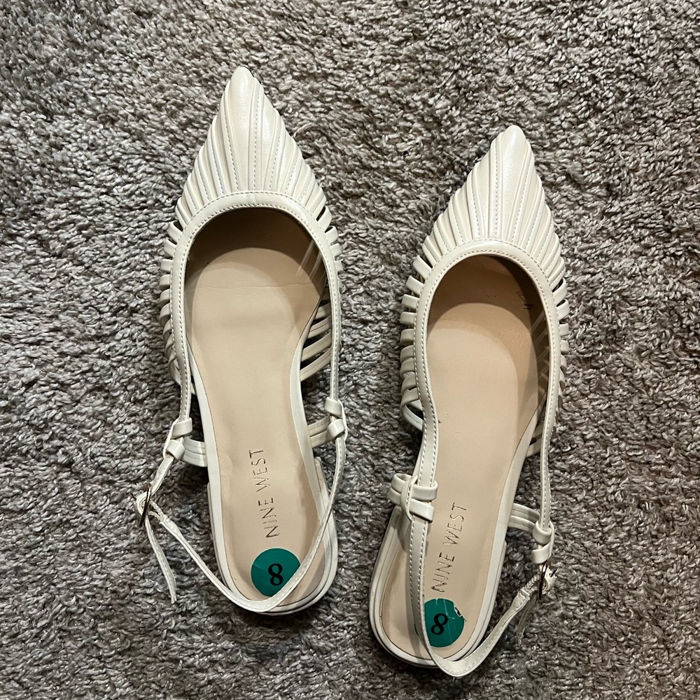 Close toed flats
